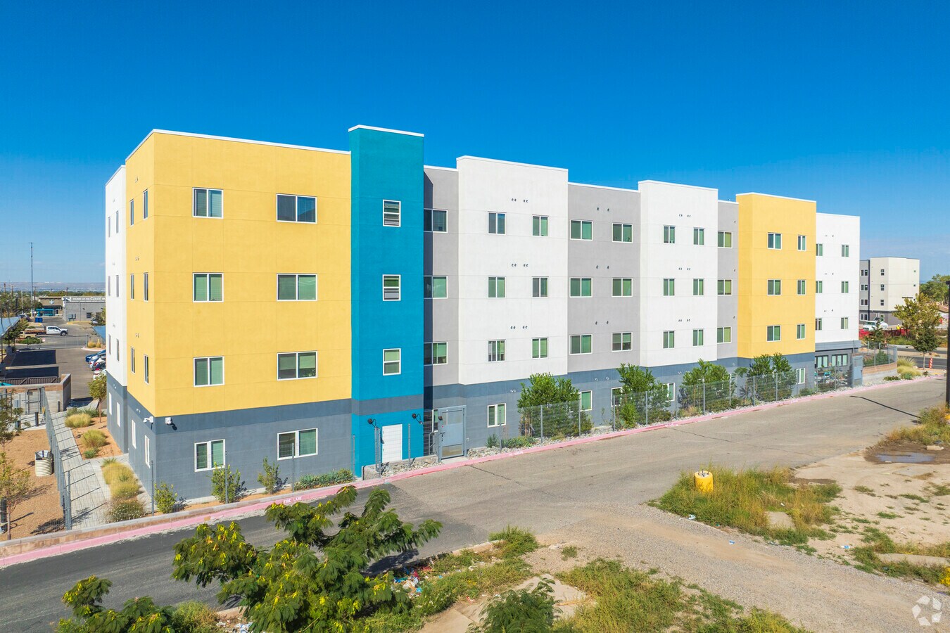 Alternar - Luminaria Senior Community