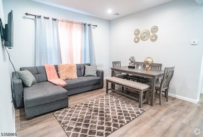 Building Photo - 135 Fabyan Pl Rental