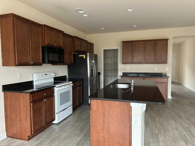 Photo - 283 Hampton Park Cir