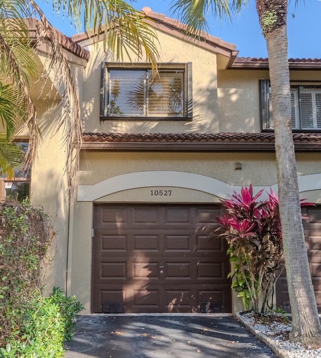 Building Photo - 10527 NW 10th St Unit B-130