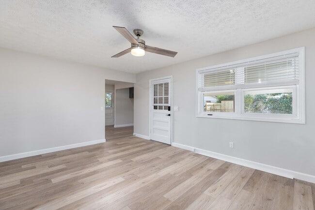 Photo - 6516 Bradford Dr