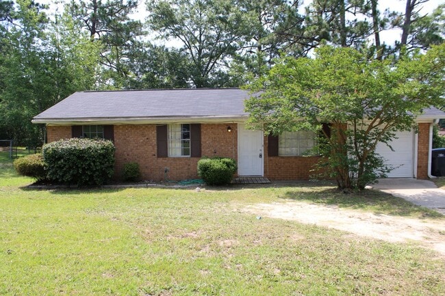 Charming 3 Bedroom, 1.5 Bath Home with Gar... - Charming 3 Bedroom, 1.5 Bath Home with Gar...