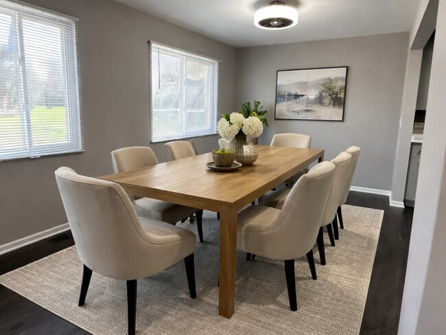 Photo - 225 Thornapple Ct