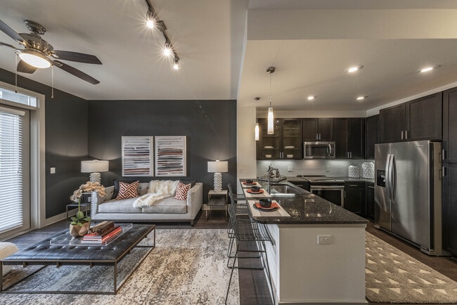 1BD, 1BA - 719SF - Kitchen