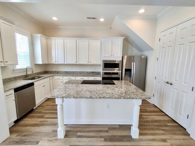 Photo - LUXURIOUS HIGH-END 2-story townhome in Market Common - walk to everything!