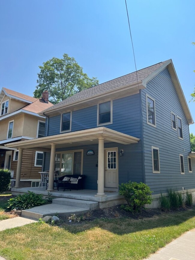 Building Photo - Newer Five Bedroom on Monroe St Rental