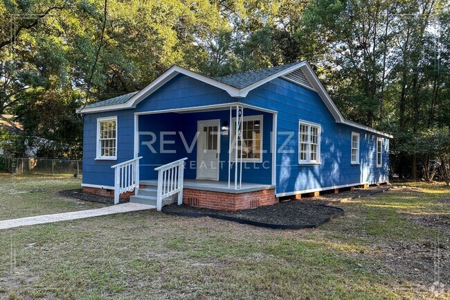 Building Photo - 4 Bedroom/2 Bathroom Home in Mobile!