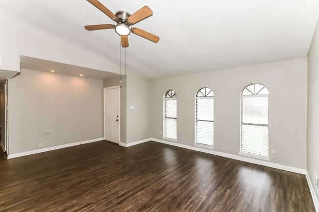 Photo - 6914 Pickett Dr