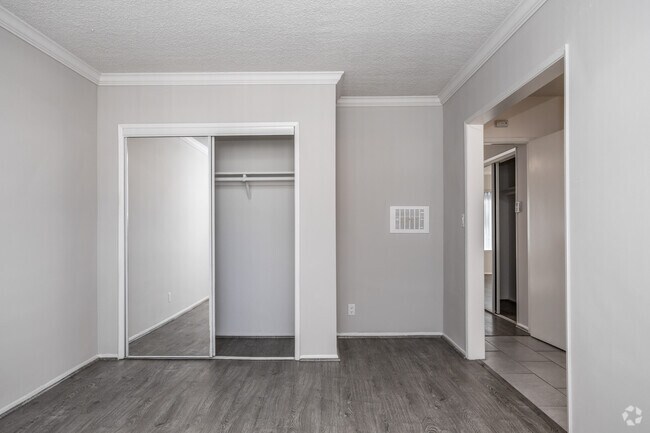 1BR, 1BA -725 SF