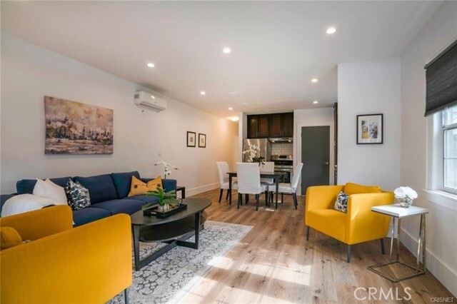 Photo - 908 Victoria Ave