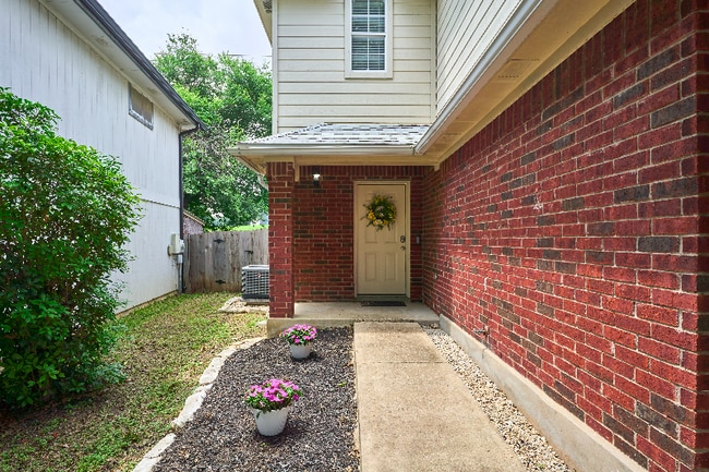 Photo - 1582 Parkfield Cir