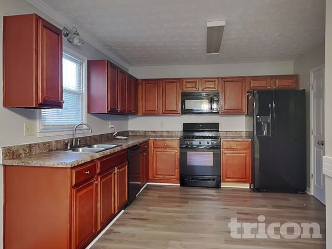 Photo - 605 Lake Dr SW