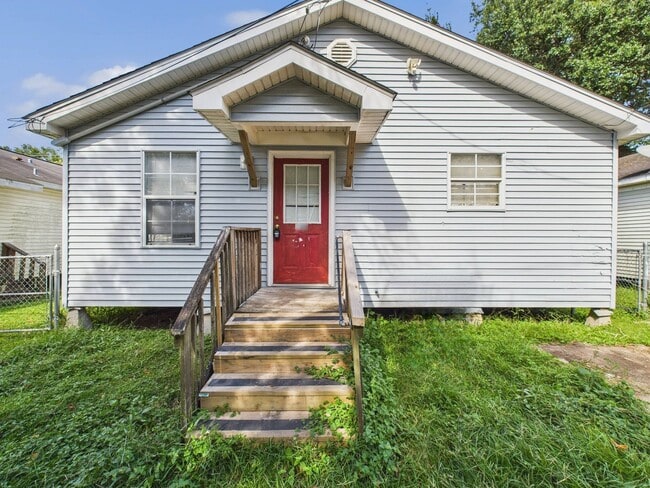 Building Photo - 3 bedroom, 2 bathroom home close to ULL!