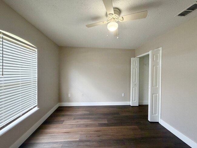 Building Photo - 47 Sawfish Ct
