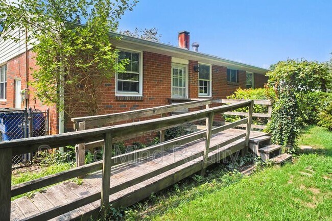 Photo - 819 Hadley Rd