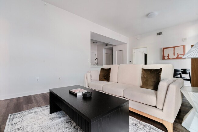 Photo - 4918 St Elmo Ave Unit SI FL6-ID1259