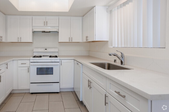 3BR, 2.5BA - 950SF