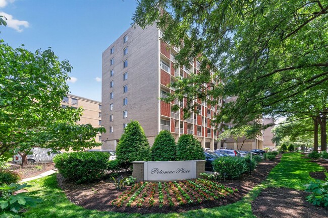 Building Photo - Short Walk to the Wharf! - Professionally Managed  and Spacious 1BR With Monument Views Unit S117