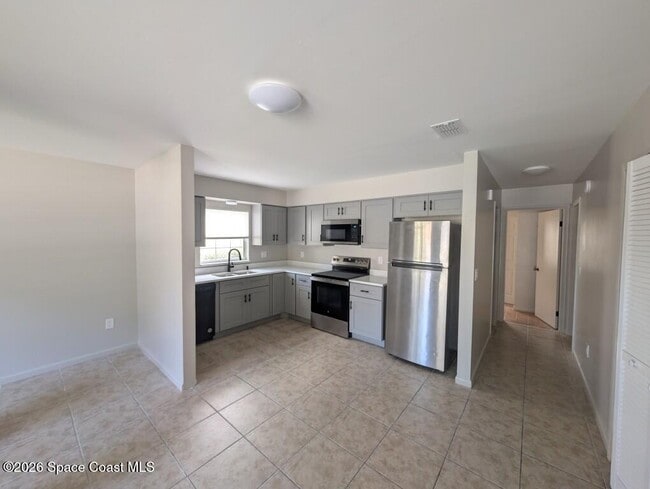 Photo - 142 E Towne Pl