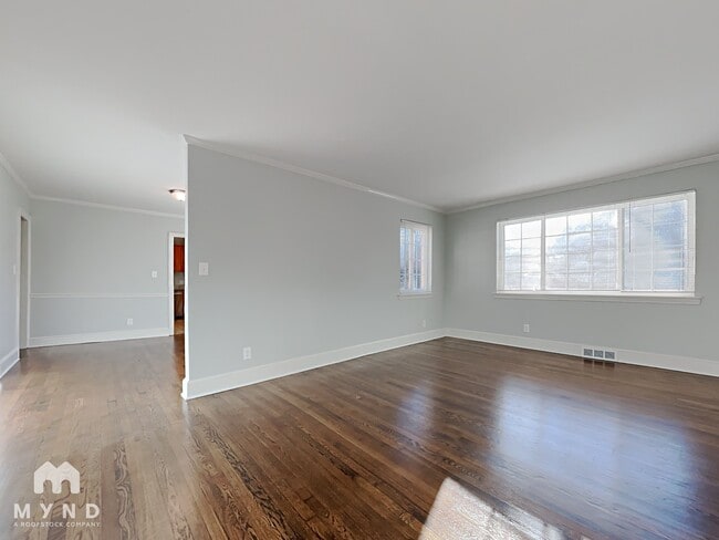 Photo - 2915 Allen Rd S
