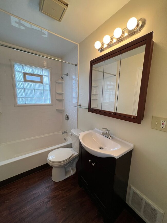 Photo - 527 Hazel St