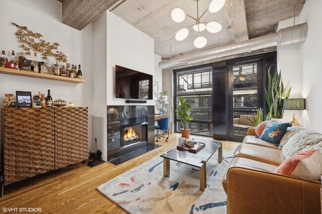 Photo - 1069 W 14th Pl