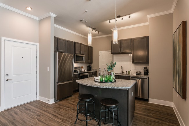 Vintage Foxland Apartments