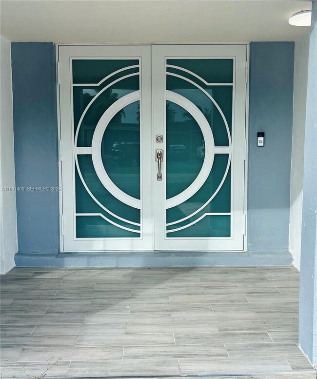 Photo - 8561 Claridge Dr