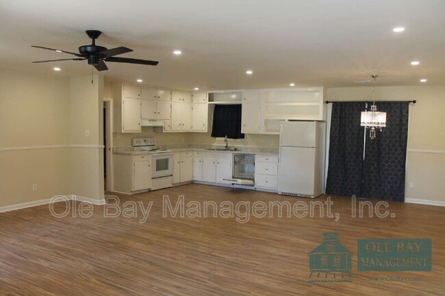 Photo - 1002 Centerwood Dr