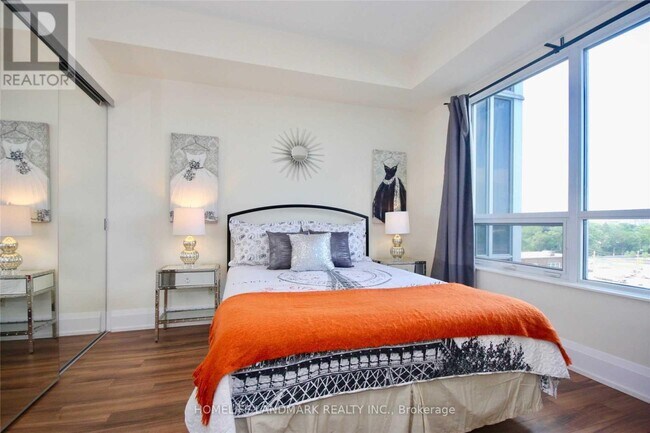 Photo - 120 Harrison Garden Blvd Unité 530