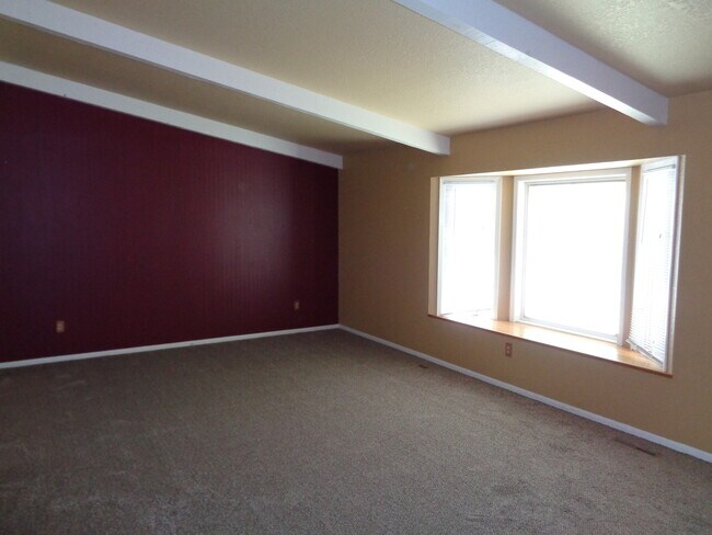 Photo - 4 Bed (1 non-egress) High End Home in Billings Heights