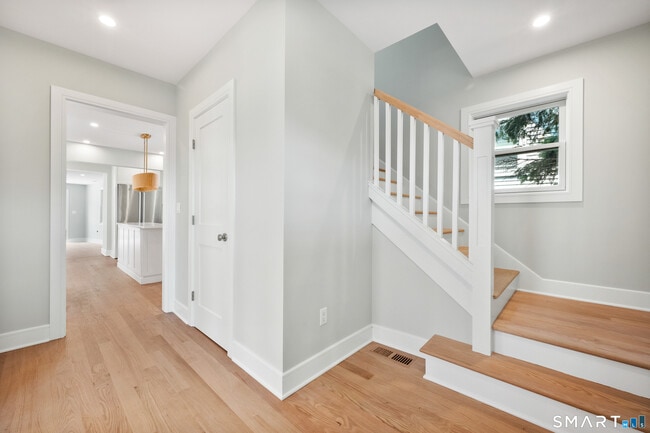 Photo - 115 E Elm St