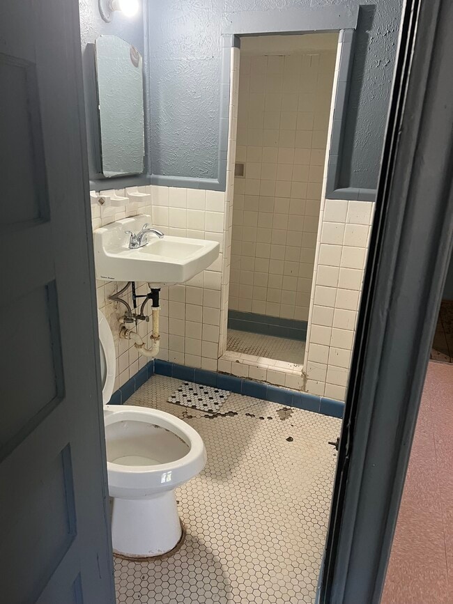 Photo - 5563 Hall Ave