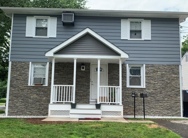 Building Photo - 600 Ashwood Ave Unit 2