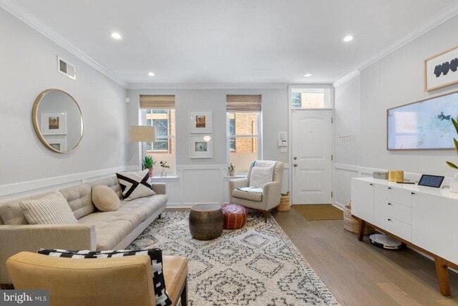 Photo - 2136 Pemberton St