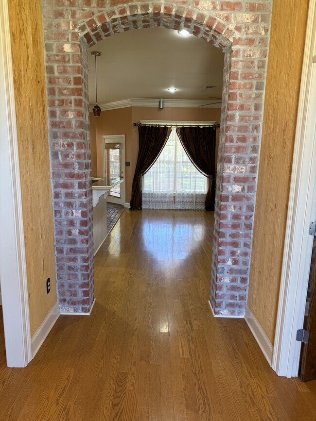 Photo - 103 Lakeshore Dr