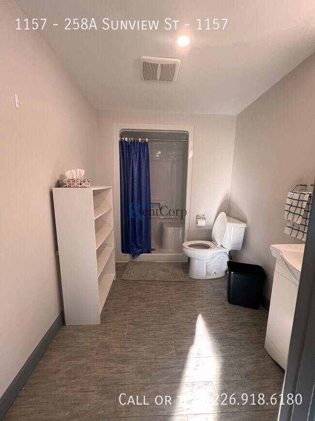 Photo - 258A-258A Sunview St