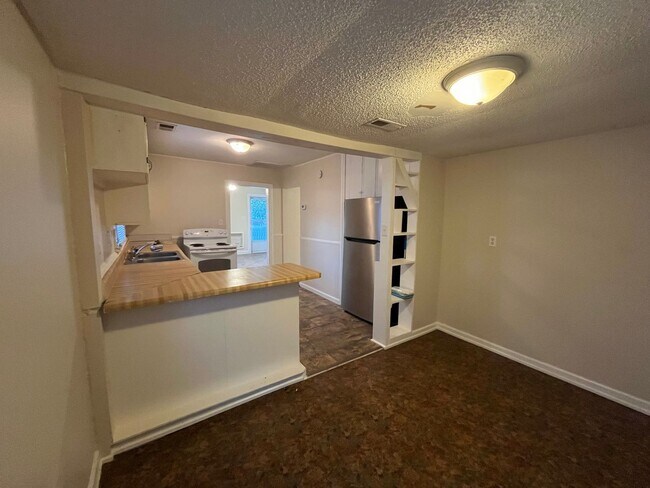 Photo - 1 Bedroom/ 1 Bathroom Duplex plus office, ...