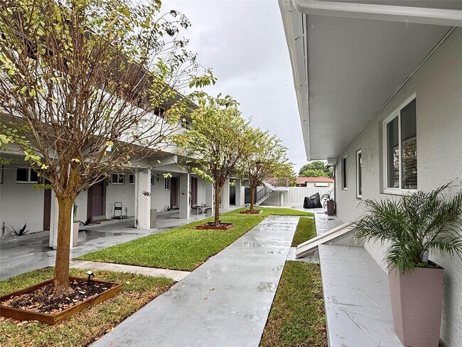 Photo - 720 NE 7th St Unit 9