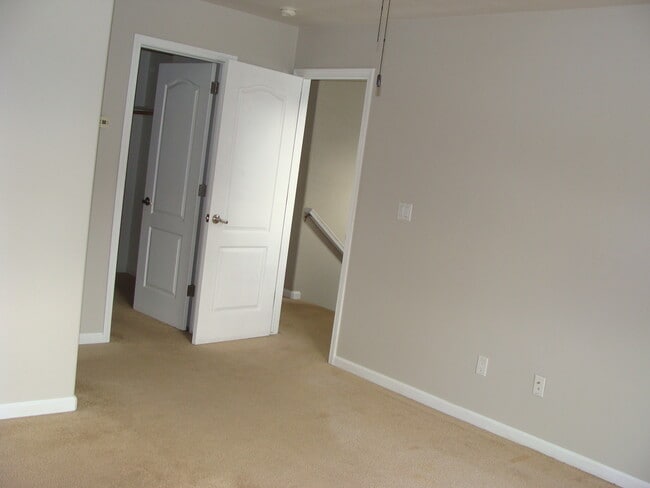 Photo - 300 Chatfield Ln