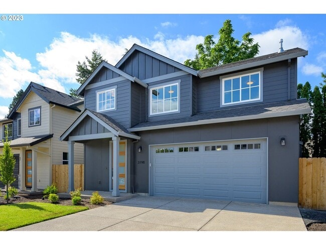 Building Photo - Beautiful 3 Bedroom, 2.5 Bath House in Newberg