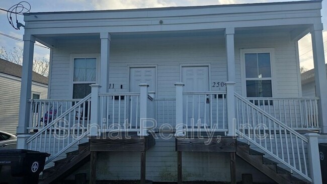 Building Photo - 2509 Mazant St