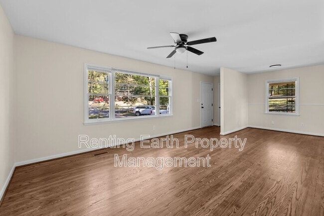 Photo - 405 18th Ave NW