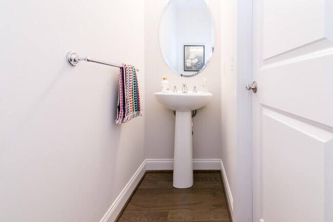 Photo - 2544 Oxford Cir