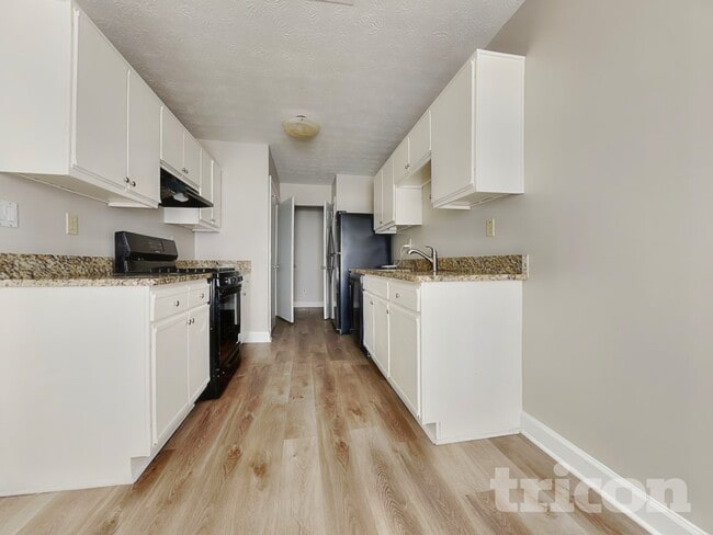 Photo - 2543 Mistletoe Ln SW