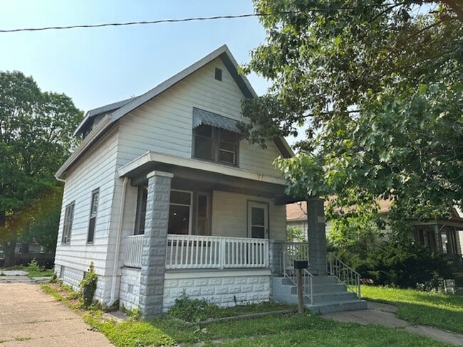 Building Photo - Section 8 Vouchers accepted for 3 Bedroom ... Rental