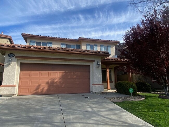 Building Photo - EXCEPTIONAL 4 BEDROOMS, 3 BATH, 3 CAR GARA... Rental