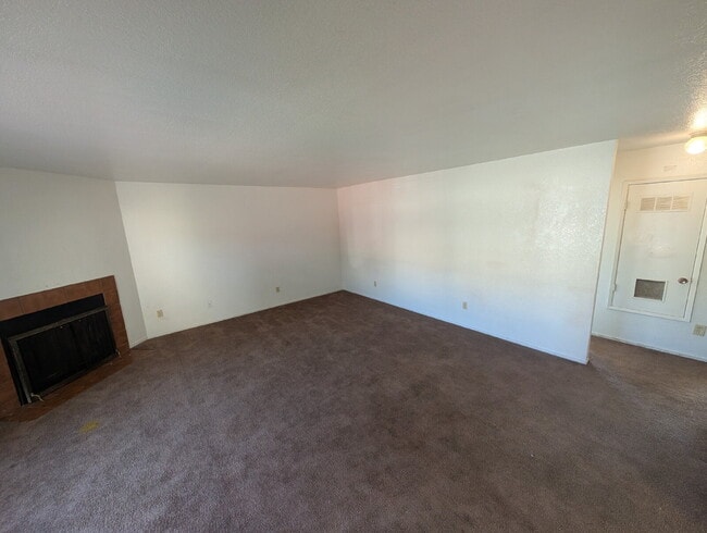 Building Photo - "Charming Studio Retreat: Your Cozy Haven in Porterville!" Unit B