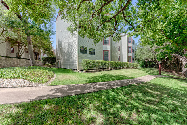 Photo - 1510 W N Loop Blvd Unit APT 212