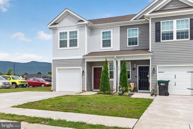 Photo - 184 College Dr